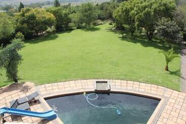 Hotel Glenda's Guest Suites