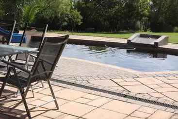 Hôtel Glenda's Guest Suites