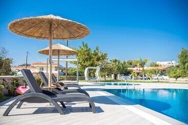 בית מלון כפרי Madison Boutique, Faliraki