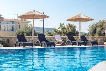 בית מלון כפרי Madison Boutique, Faliraki