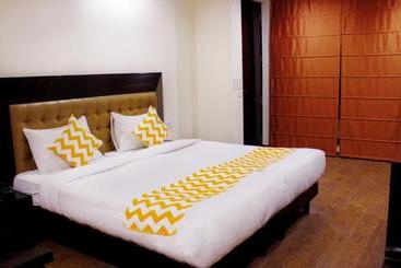 호텔 Collection O 30029 Jasola Vihar