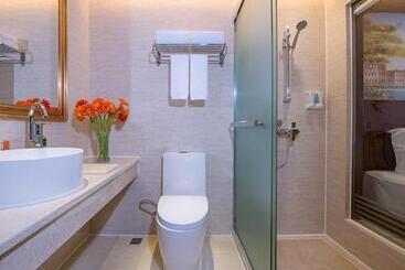 Vienna Hotel Shenzhen Hubei Metro Station