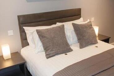 בית מלון כפרי Luxury Apartments Newcastle