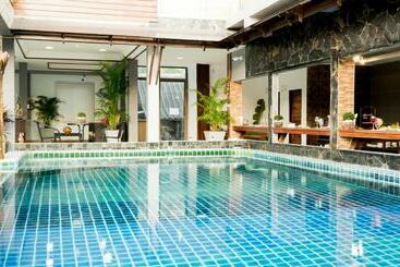 Billabong Hotel And Cafe