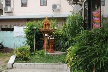 هتل Saeng Chan Apartment