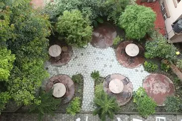 هتل Holy Temple Tree & Chautari Cafe