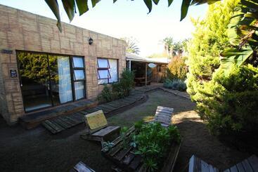 בית מלון כפרי Saltycrax Backpackers And Surf Hostel By Curiocity