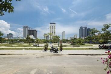 Hanoi Blue Hotel   The Water Front