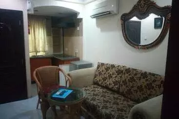 هتل Sdm Tavern And Suites