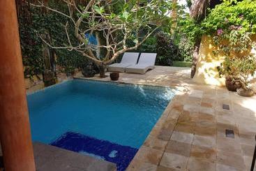 Жильё для туристов Rare Angon Villas