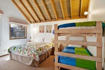 آپارتمان‌های توریست‌ها Double Bridges