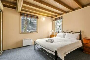 آپارتمان‌های توریست‌ها Gimme Shelter