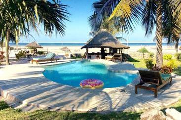 Hostel Beach Village Backpackers