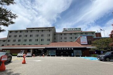 בית מלון כפרי Suanbo Sangnok