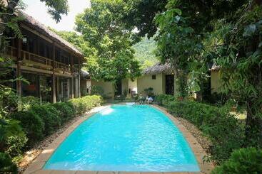 Hotel Mai Chau Villas