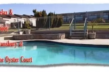 モーテル Oyster Court Apartments