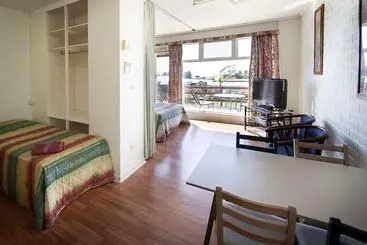 Motelli Oyster Court Apartments