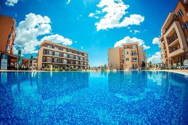 Hotel Holiday Garden Resort