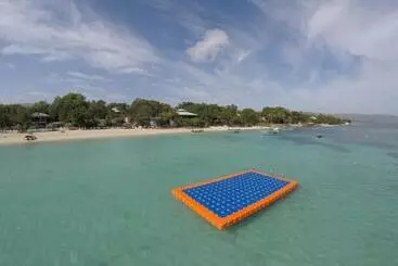 Hotelli Paradise Island Beach Resort