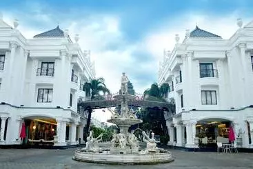 Hotelli Ramada Suites By Wyndham Solo