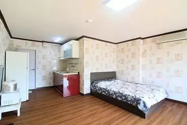 آپارتمان‌های توریست‌ها Geoje Bada Classic Pension