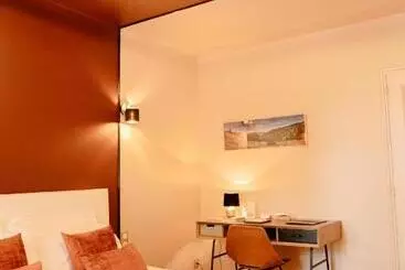 Hotel Logis Auberge De La Tour   Hôtel & Restaurants