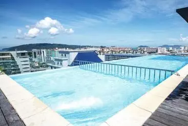 آپارتمان Marina Travellers Suite Sky Karamunsing
