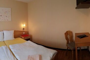 פונדק Europa Annex