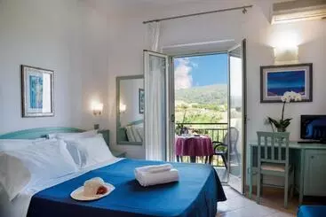 هتل Albergo Villa A Mare