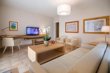 Hotell Villa Delta Suites House