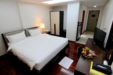 هتل Akore Myanmar Life