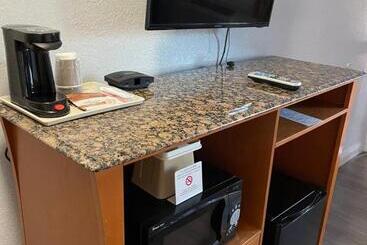 汽车旅馆  Pacific Inn