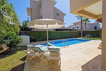 آپارتمان‌های توریست‌ها Paradise Town Villa Marina