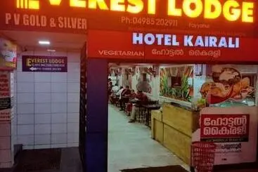 Capsule Hotel Everest Lodge