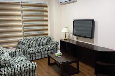 アパートホテル Rozana