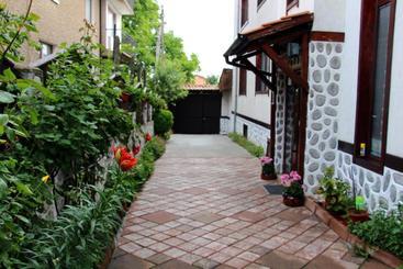 פנסיון Guest House Sevda