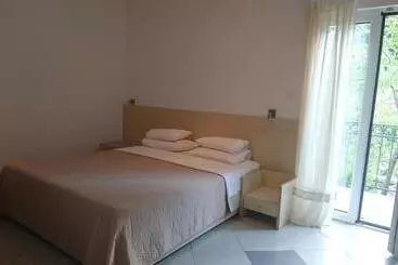 پانسیون Springs Apartments & Rooms