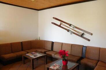 פנסיון Hostal Yeti