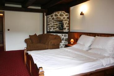 Family Hotel Makedonska Kruchma