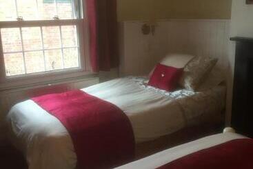 بنسيون Alice Guest House