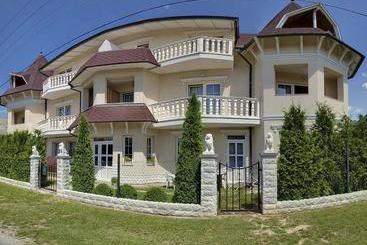 膳宿费 Hegyi Villa