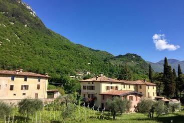 ホテル Agriturismo Cervano