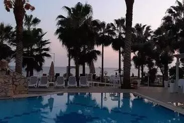 هتل آپارتمان Simos Magic Beach Hotel Apts