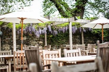 Общежитие The Angel Inn, Petworth