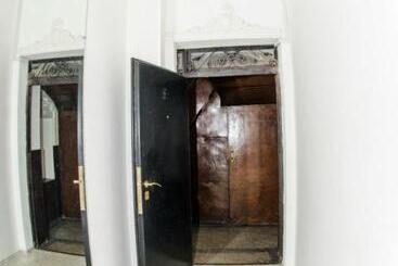 膳宿费 Central Guesthouse Five Corners