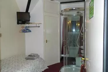 Majatalo Happy Days Guesthouse