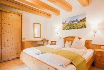 پانسیون Hoferhof Ski In & Ski Out Hotel Schladming  Dachstein