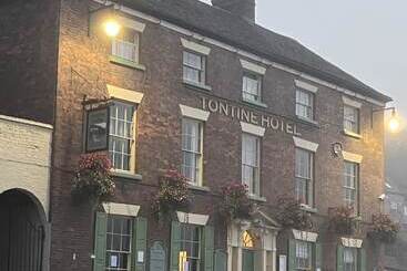 호스텔 Tontine Hotel & Bar