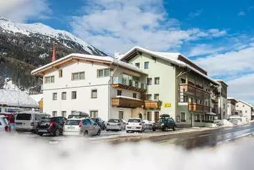 アパートホテル Garni Apparthotel St Valentin