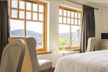 Majatalo Sutherlands Guest House